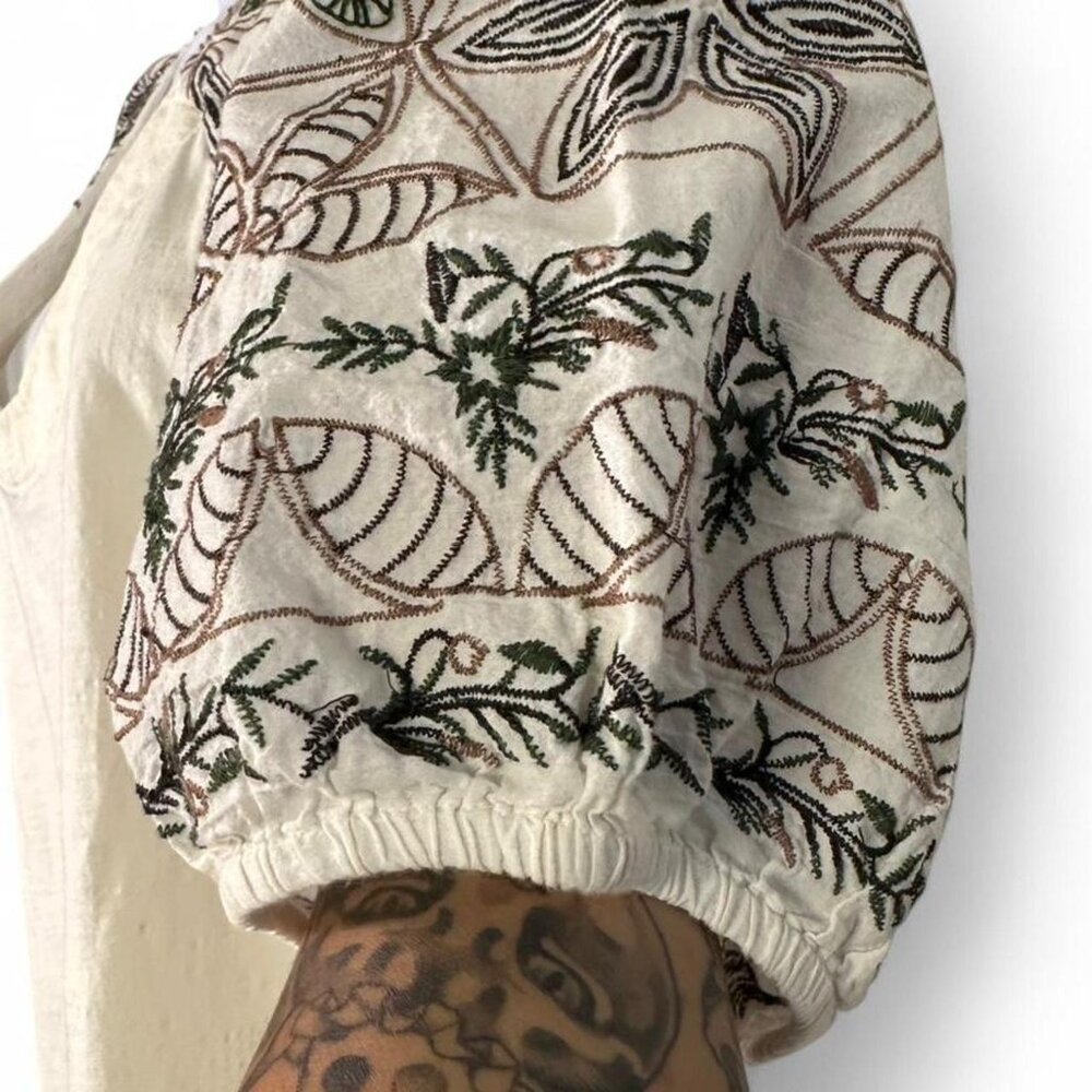 Cupio Embroidered Floral Bubble Sleeve Cream Blouse - Picture 3 of 7